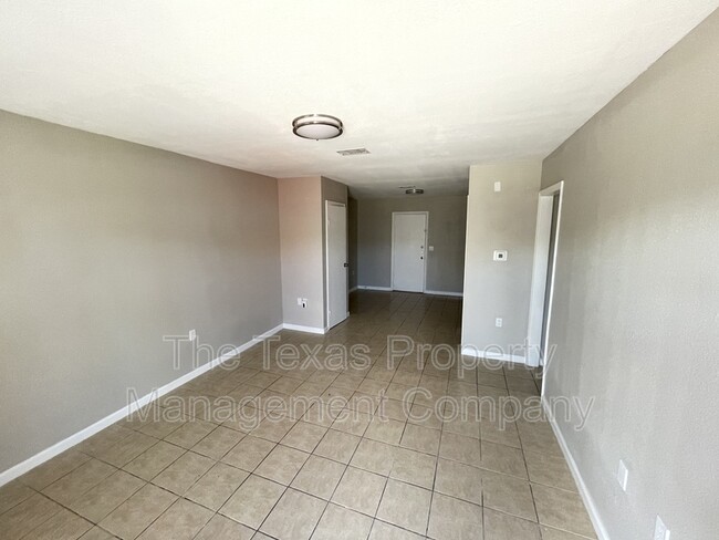 Building Photo - 4404 Tampico St