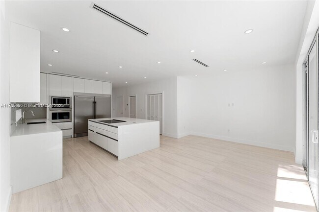 Building Photo - 1352 SW 22nd St