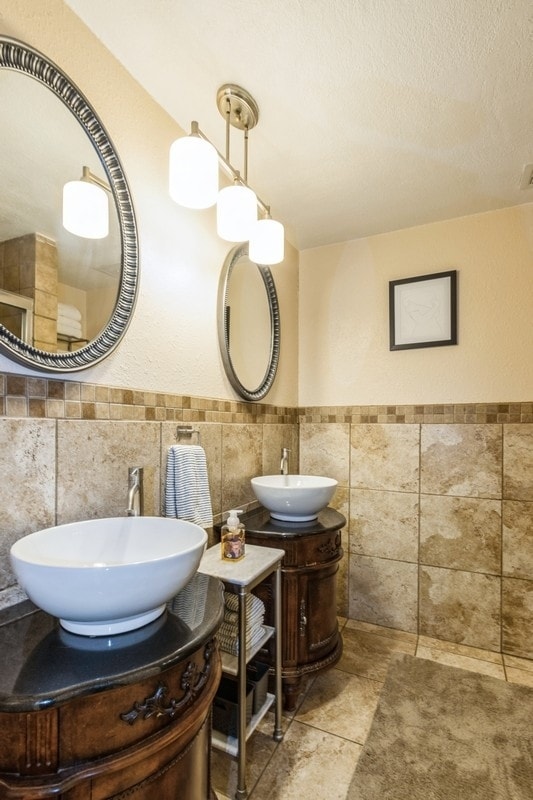 Building Photo - 1111 W 46th St