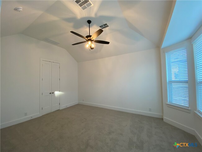 Building Photo - 1032 Easy Gruene