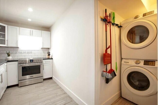 Building Photo - 3675 SW 26th St