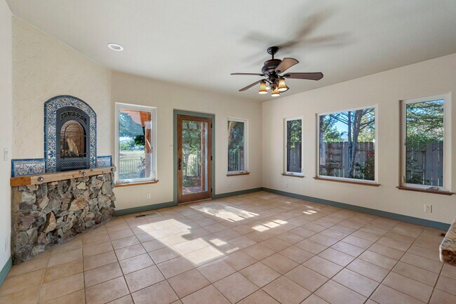 Family/Dining - 2100 Brittany Meadows Dr