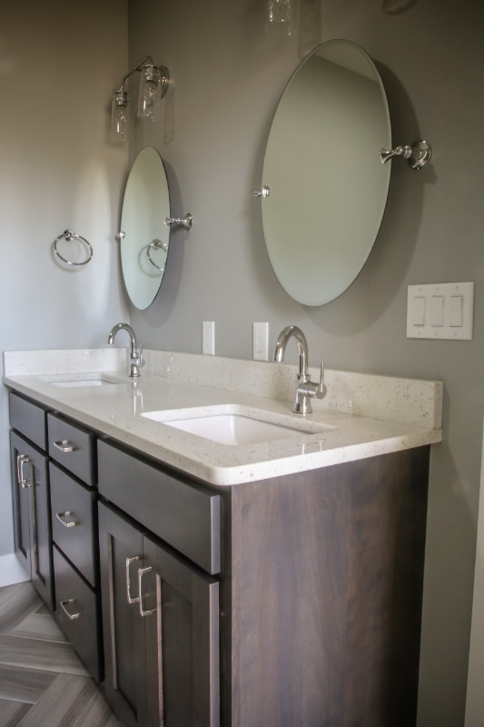 Building Photo - 218 E 7th St