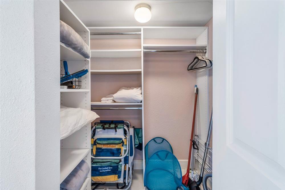 Building Photo - 1830 Embassy Dr