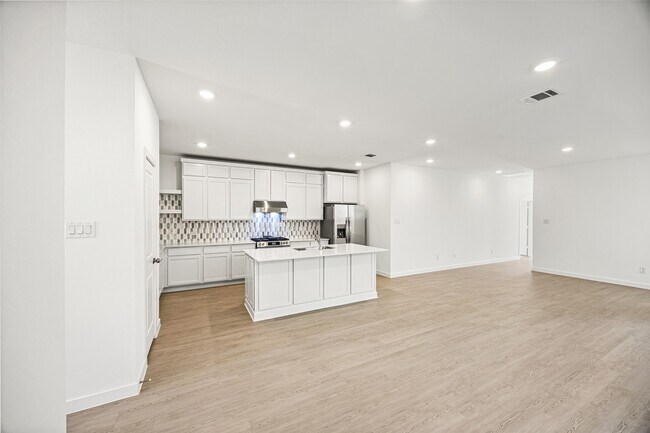 Building Photo - 5822 Majestic Sky Dr