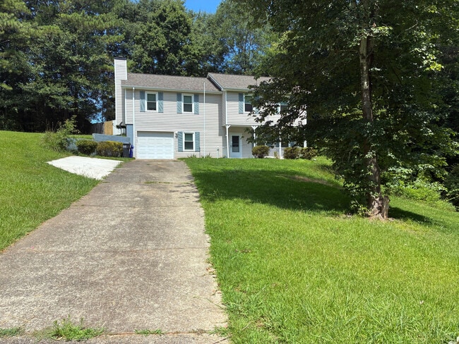 Building Photo - Room in House on Karl Ct