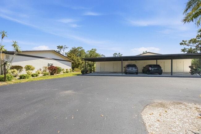 Building Photo - 1023 Pine Isle Ln