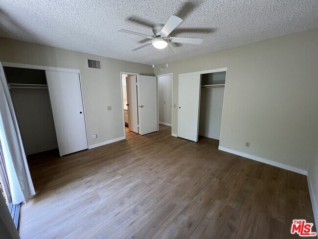 Building Photo - 28549 Conejo View Dr