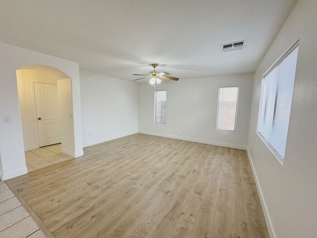 Building Photo - MOVE IN SPECIALS!! 15 DAYS RENT FREE!! Wonderful large, 4 br 2.5 ba family home in Johnson Ranch