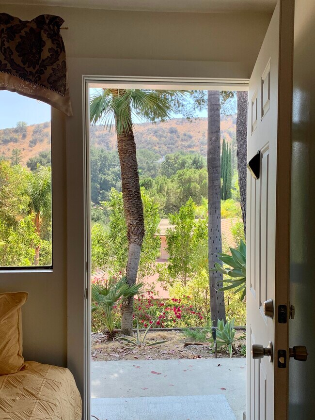 Building Photo - 2328 Via Saldivar St