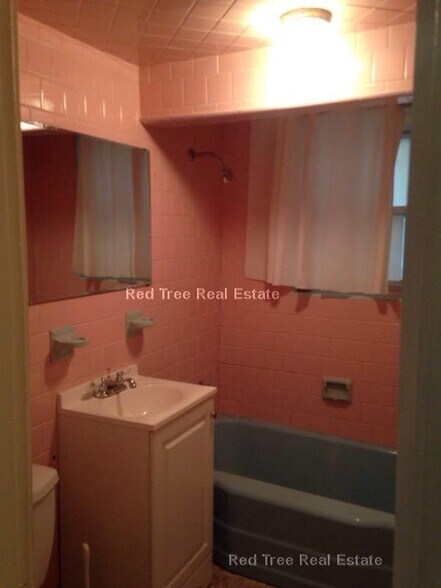 Building Photo - 211 Saint Paul St