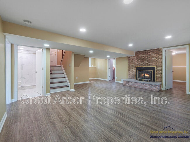 Building Photo - 3624 Maple Dr