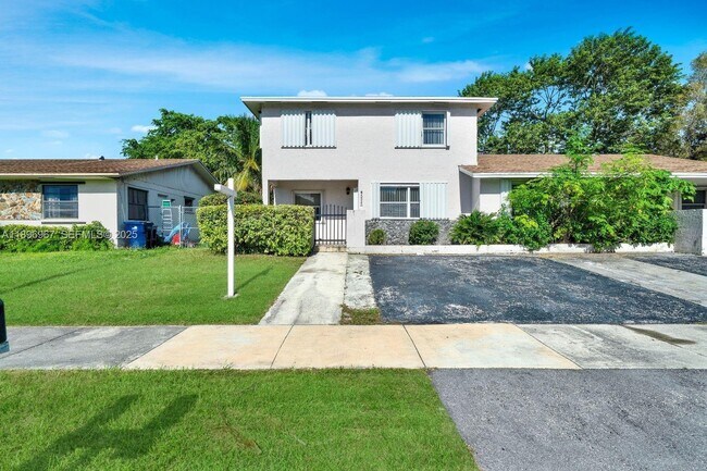 Building Photo - 20537 SW 92nd Ct