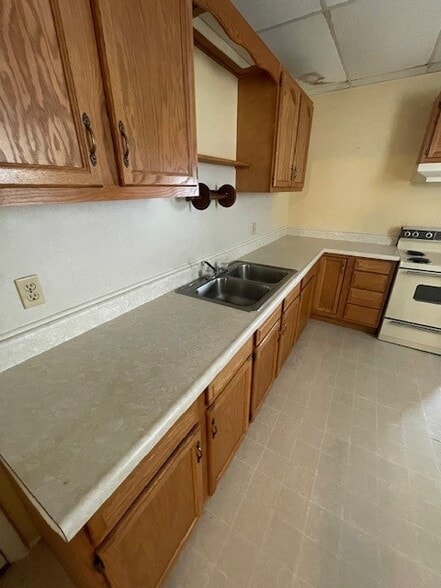 Building Photo - 410 W McKibben St