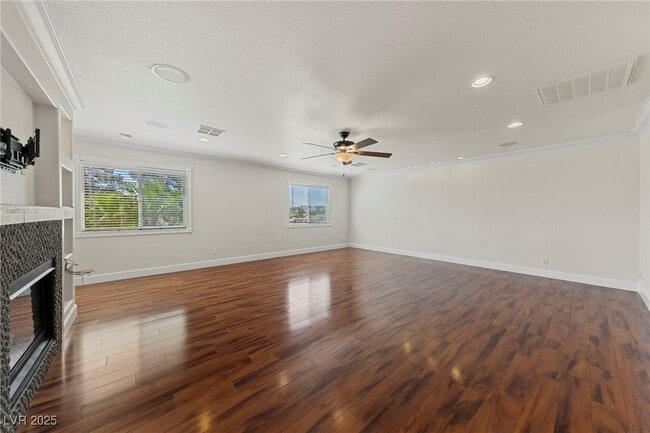 Building Photo - 144 E Robindale Rd