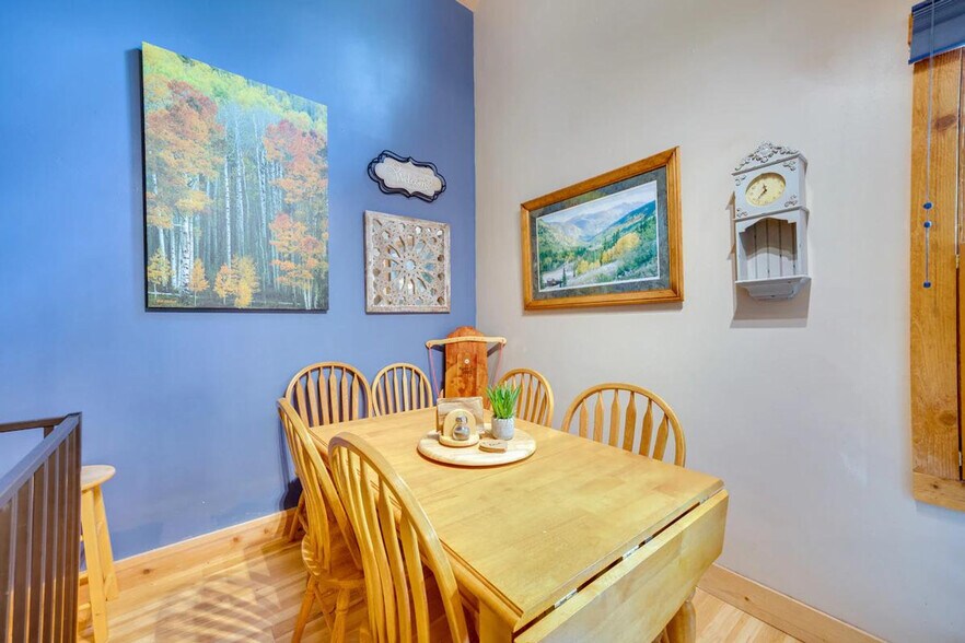 Building Photo - 619 N Corona St