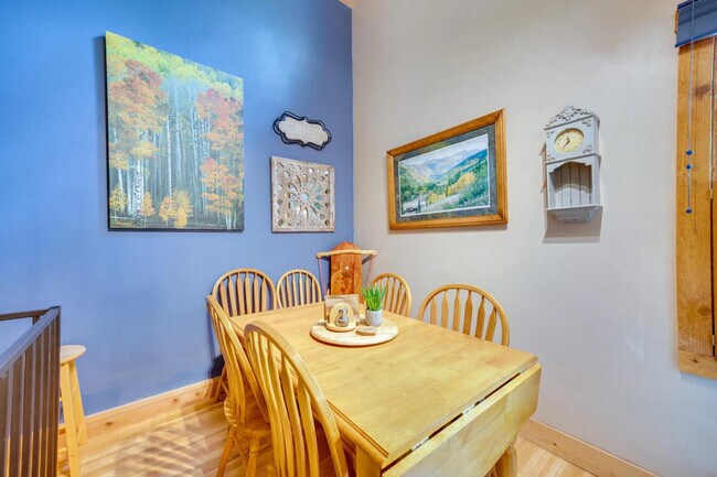 Building Photo - 619 N Corona St