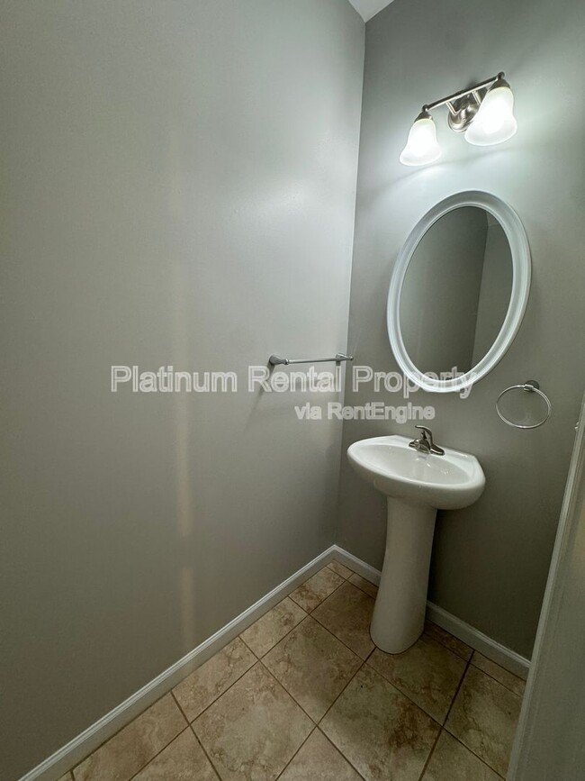 Building Photo - 1733 Brookside Lay Cir