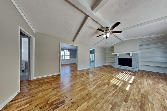 Building Photo - 2219 N Landing Run