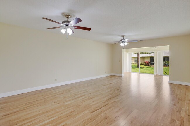 Building Photo - 459 Franconia Cir