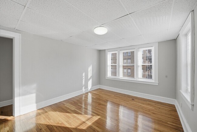 Building Photo - 62 Warner St