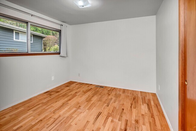 Building Photo - 3065 124th Ave NE