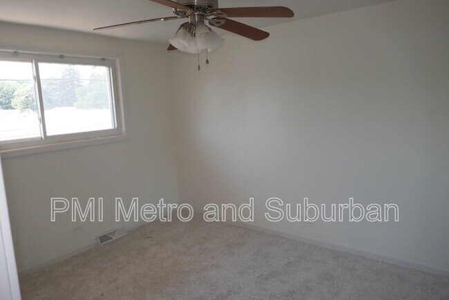 Building Photo - 5 E Judith Ann Dr