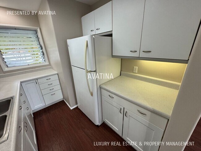 Building Photo - 1266 Manulani St
