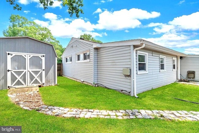 Building Photo - 1002 Londonderry Dr