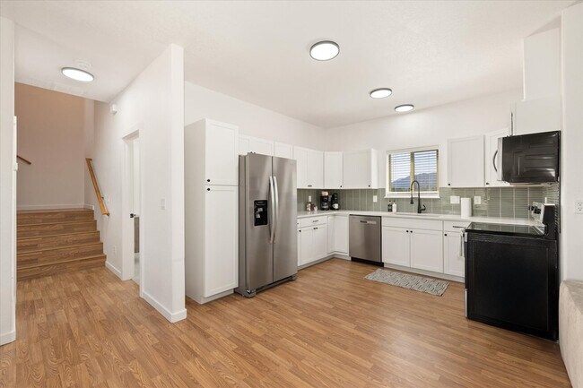 Building Photo - 30 Charters Cir
