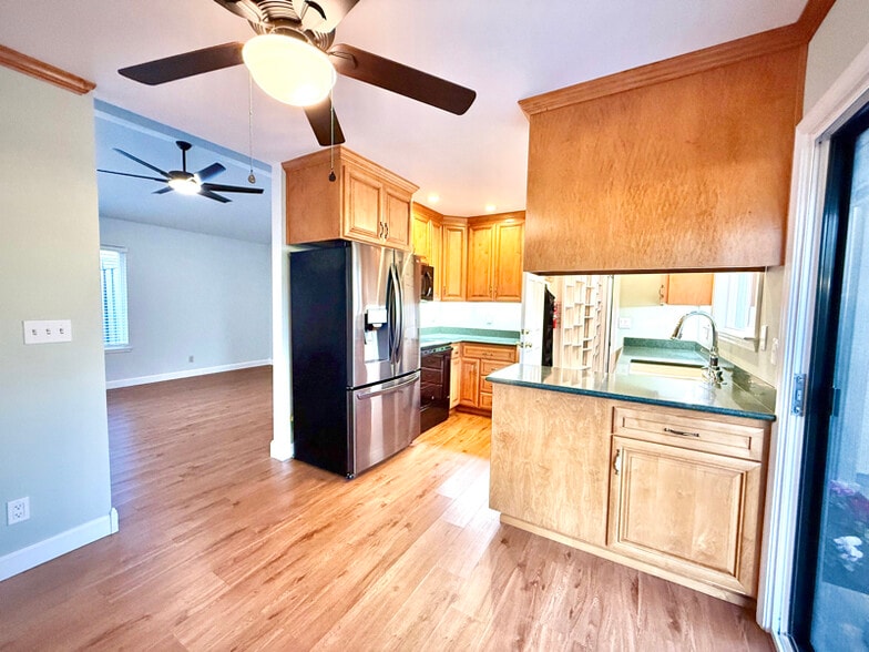 Building Photo - 1582 Calle Enrique