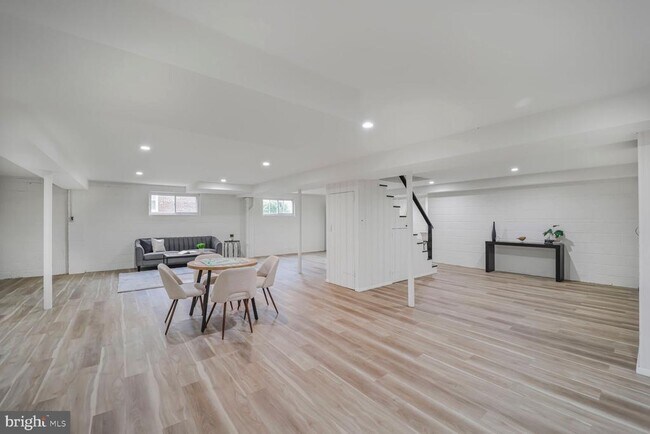 Building Photo - 4609 22nd Ave