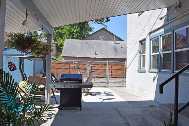 Building Photo - Furnished Studio with Cable TV and Free Laundry