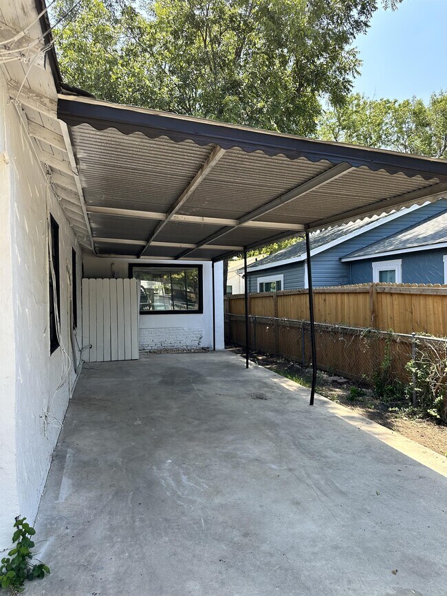 Building Photo - 246 Benita St