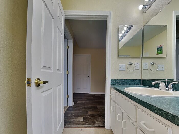Building Photo - 4892 Palm View Dr N
