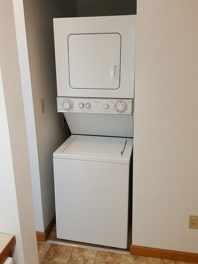 Building Photo - 7th and Union - August 2026