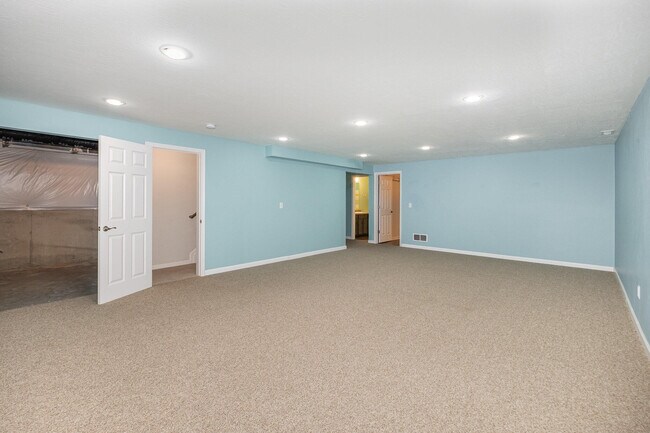 Building Photo - 11035 Woodmont Wy