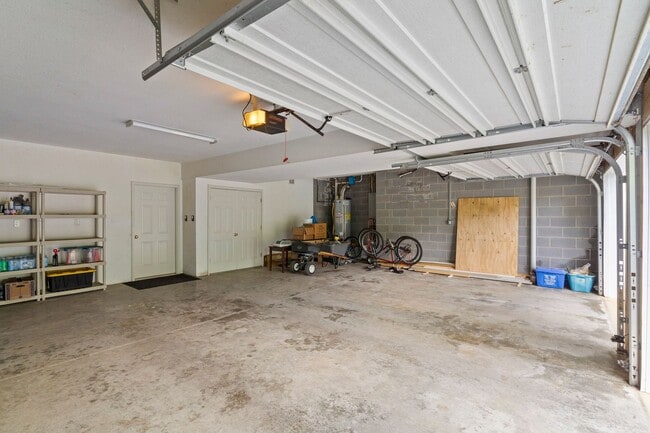 Building Photo - Haw Creek Gem