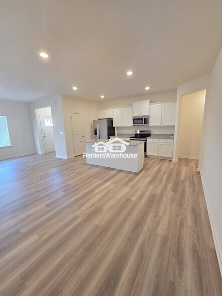 Building Photo - 1585 Salem Dr