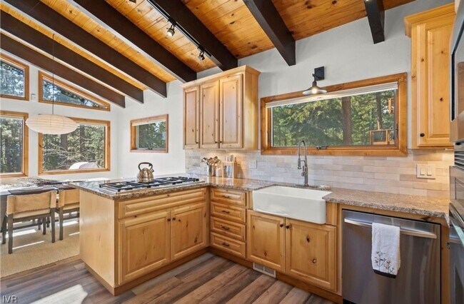 Building Photo - Mountain Modern Retreat