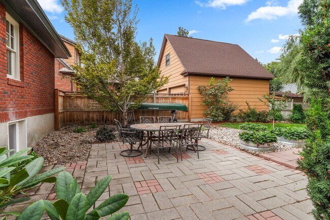 Building Photo - 3 Bed 2 Bath South Hill Spokane home offering all the updates..