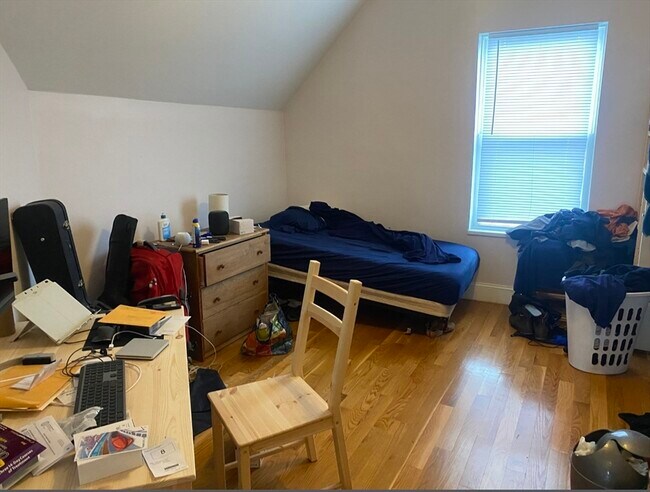 Building Photo - 44 Mozart St