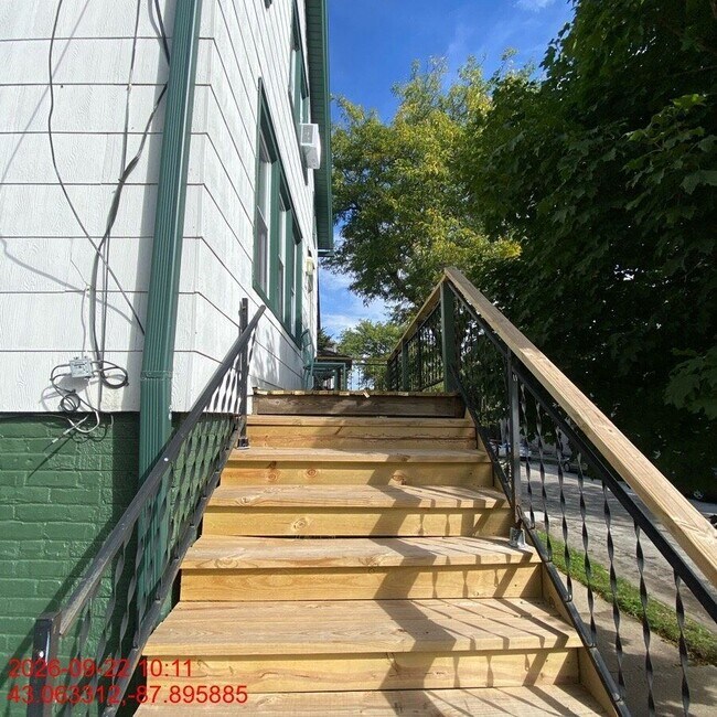 Building Photo - 2461 N Gordon Pl