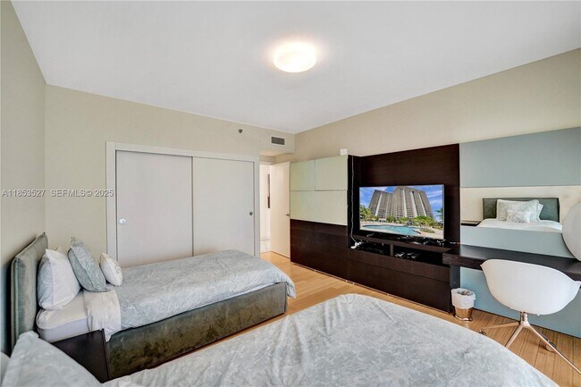 Building Photo - 20281 E Country Club Dr