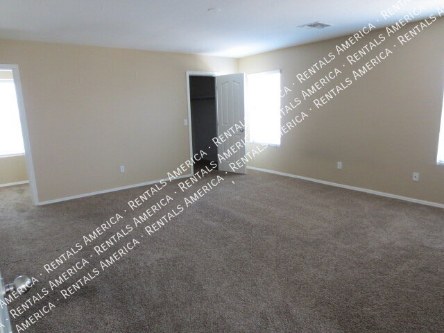 Building Photo - 1281 E Clifton Ave