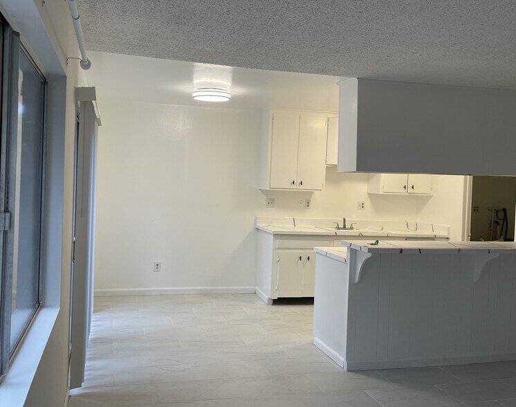 Building Photo - 2131 1/2 S Broden St