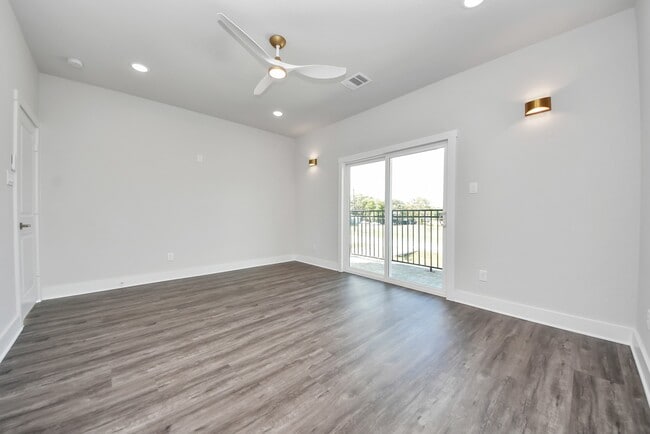 Building Photo - 1110 E Main St