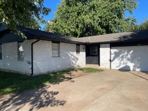 Building Photo - Great  3 Bed 2 Bath in Yukon!