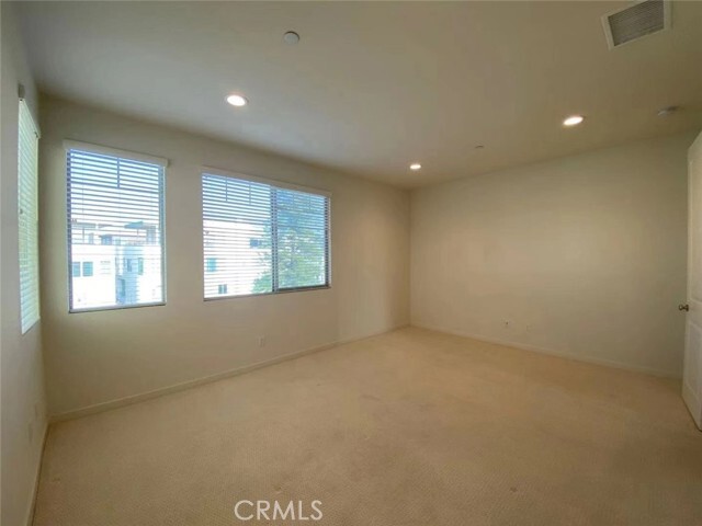 Building Photo - 143 Frame