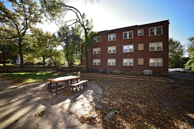 Building Photo - 6020 Rockhill Rd